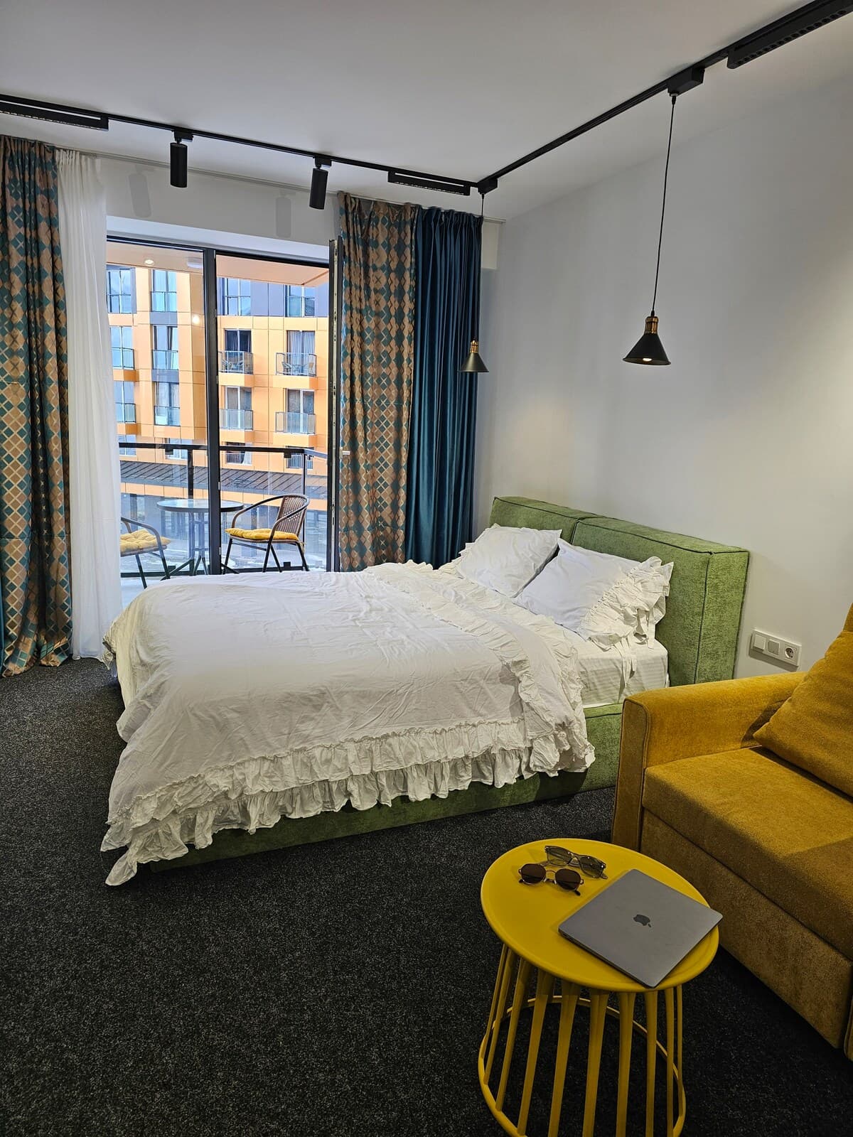 Bedroom with bed, balcony and mountain view